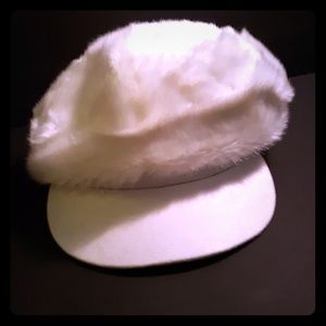 Newsboy/cabbie style White Angora hat